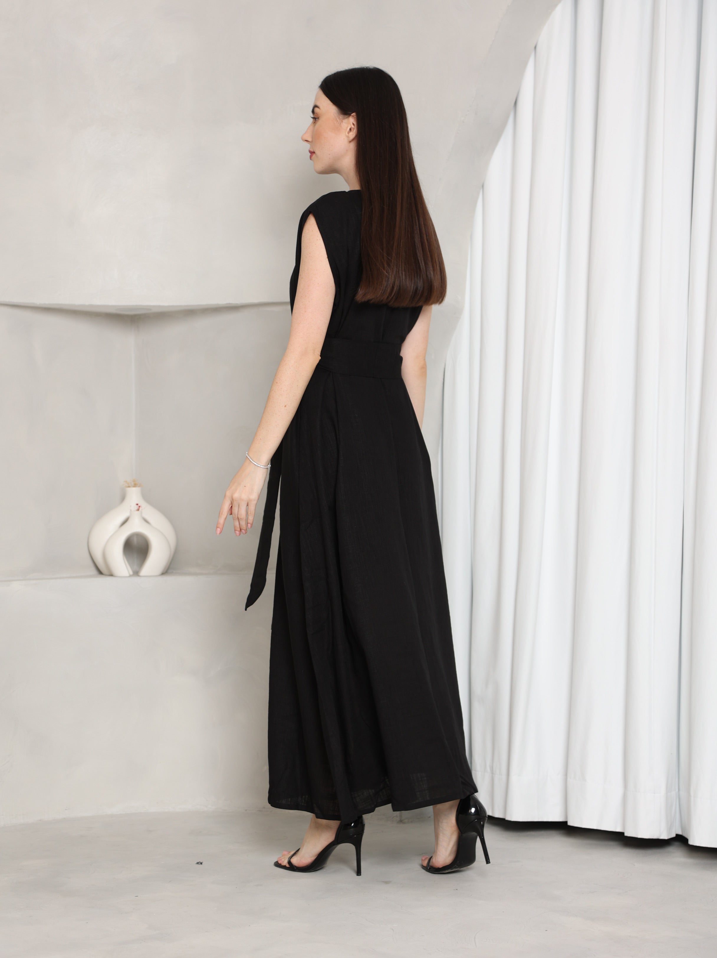 LINEN DRESS UNDER ABAYA