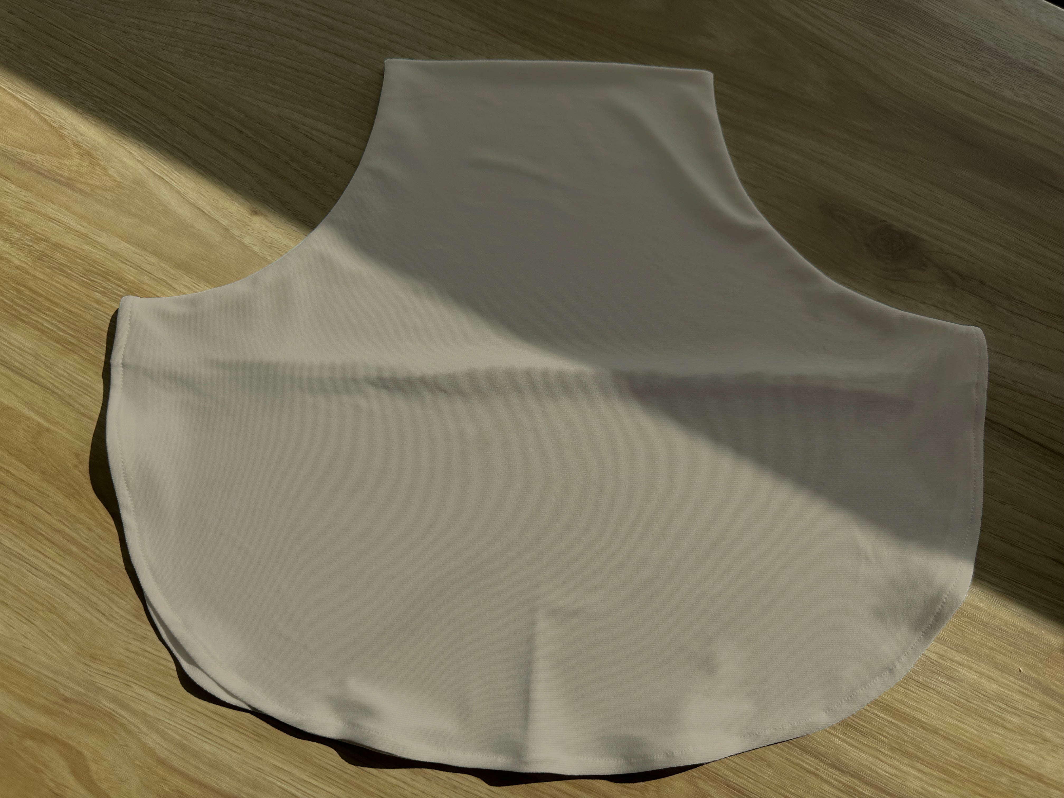 SLEEVELESS HALF BLOUSE