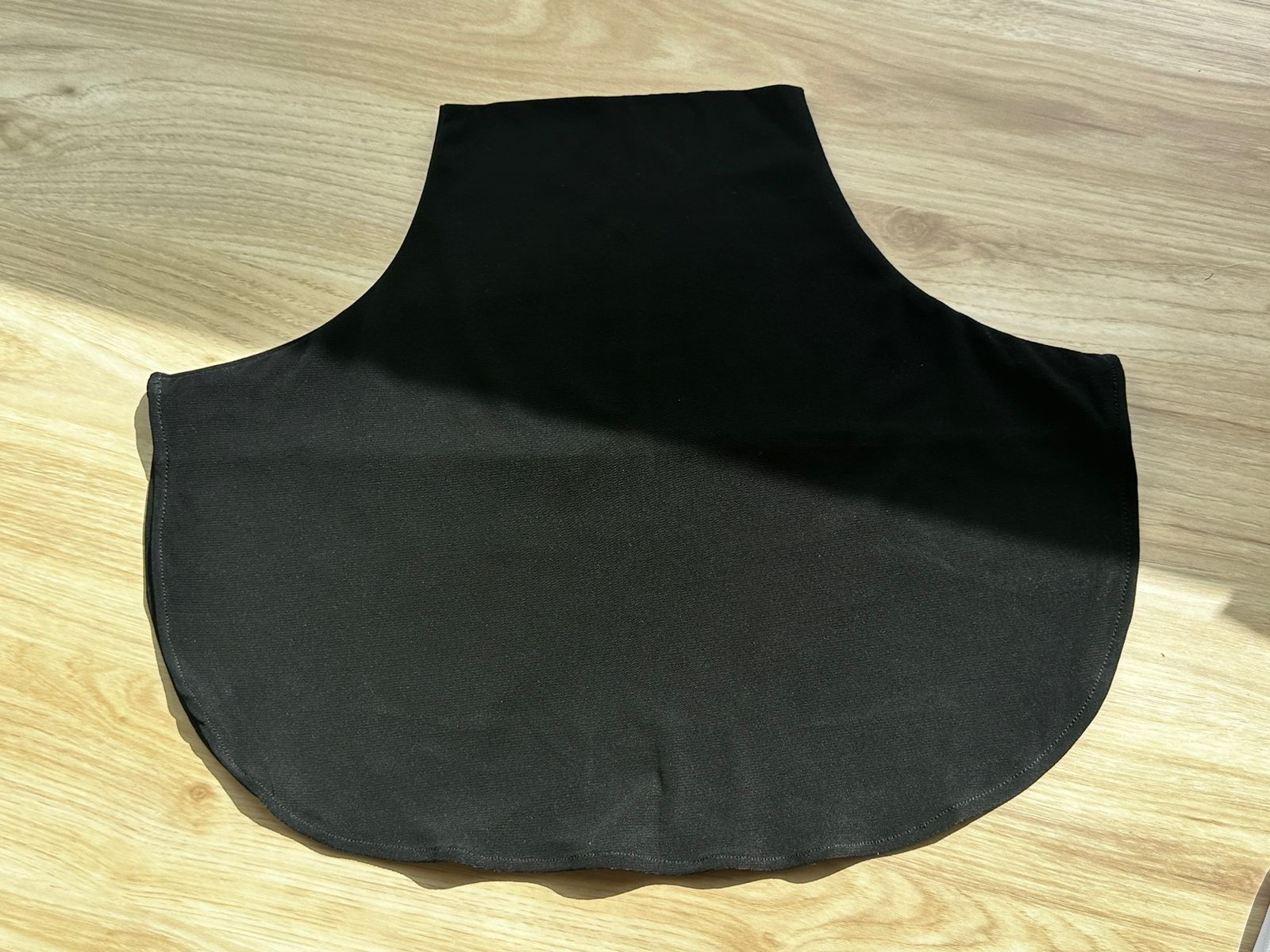 SLEEVELESS HALF BLOUSE