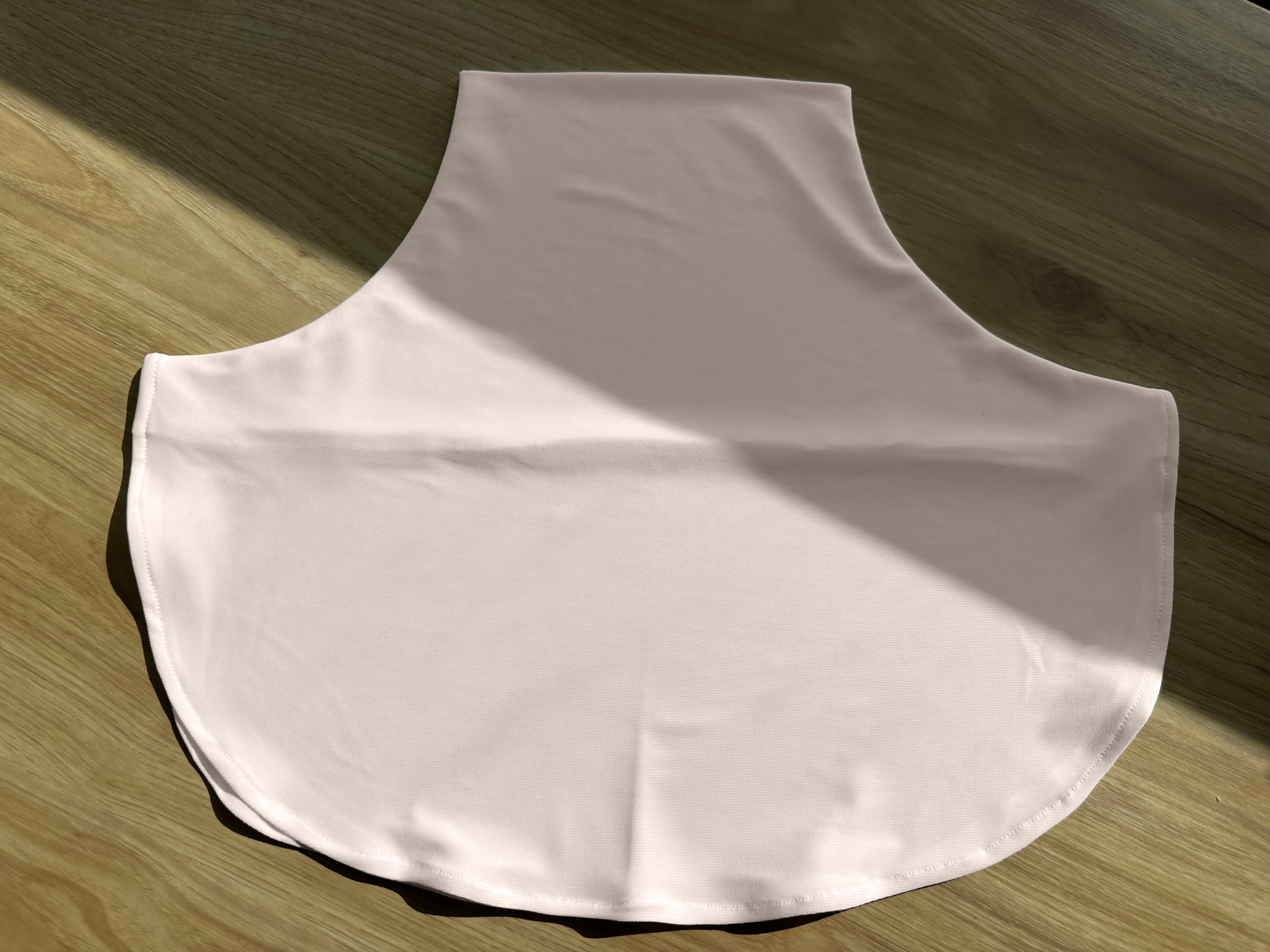 SLEEVELESS HALF BLOUSE