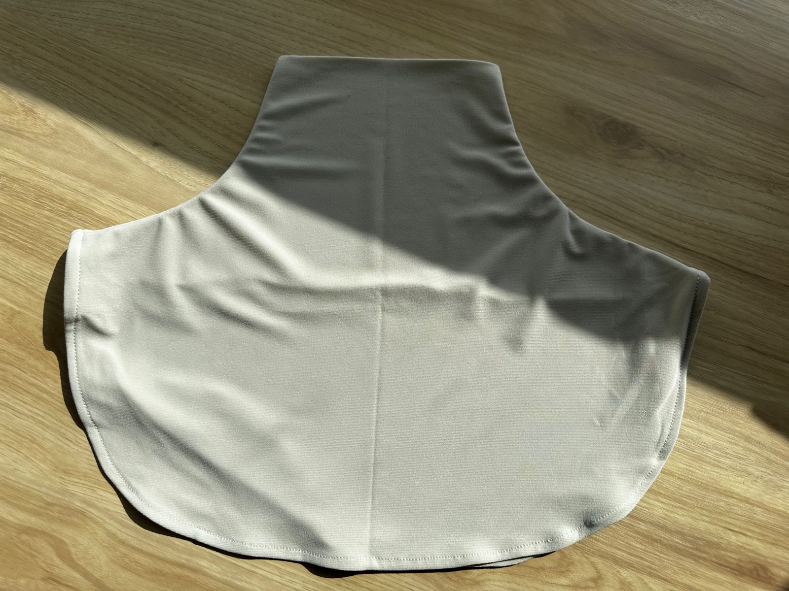 SLEEVELESS HALF BLOUSE