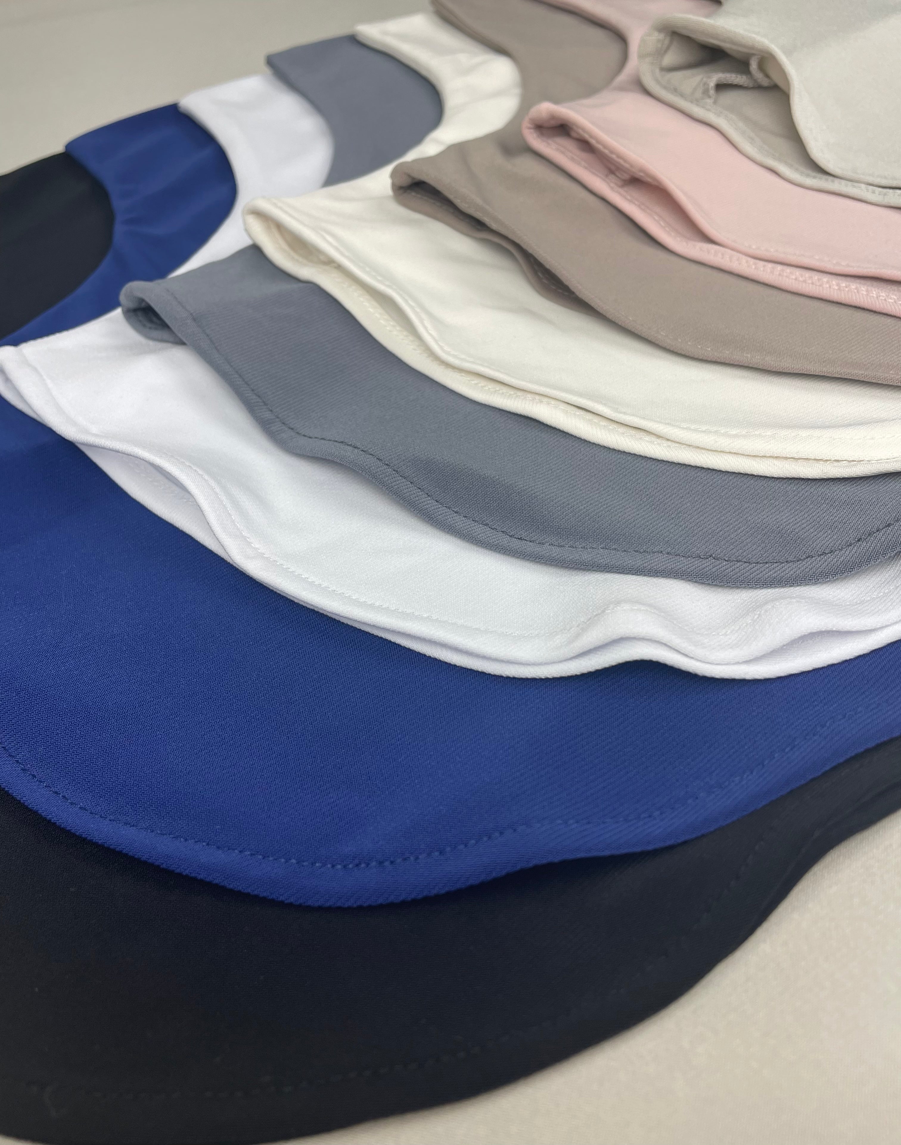 SLEEVELESS HALF BLOUSE